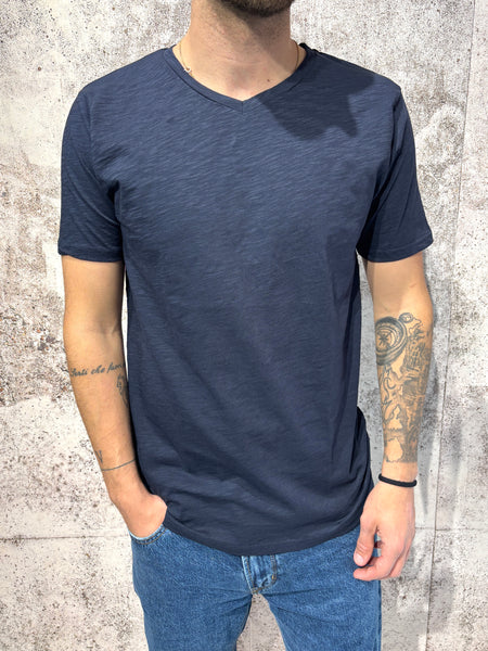 T-Shirt fiammata blu scollo V