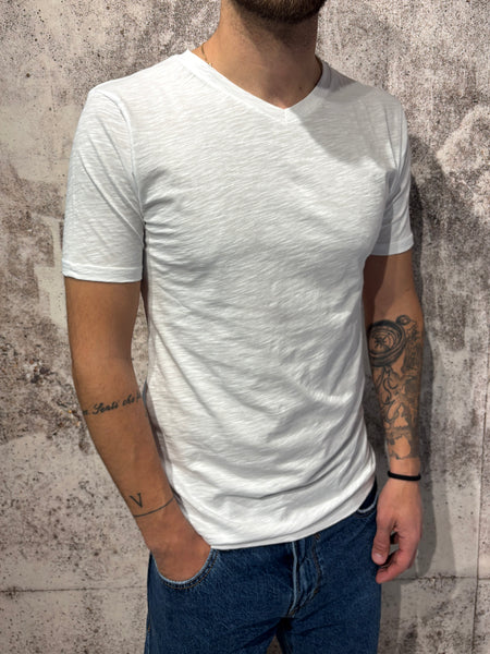 T-Shirt fiammata bianca scollo V