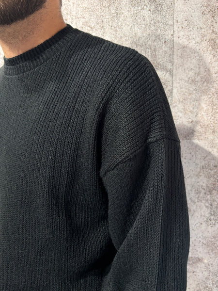 Maglione girocollo nero cropped art. M55