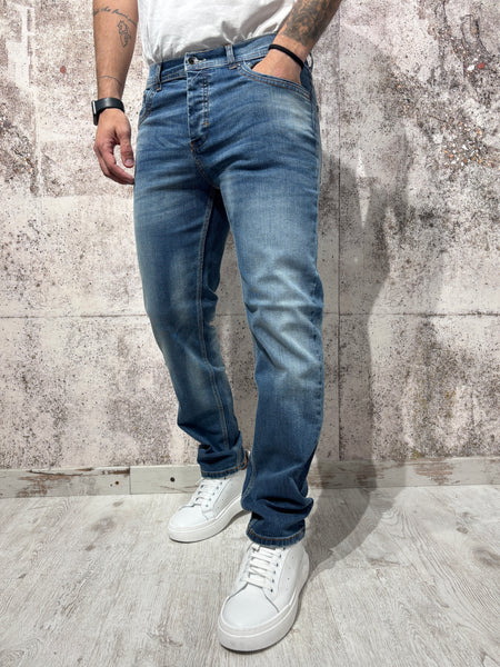 Jeans Regular Fit art. D28