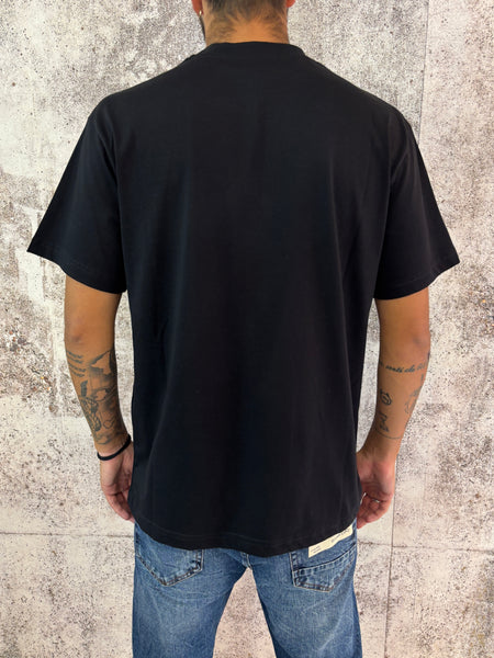 T-Shirt nera tasca w