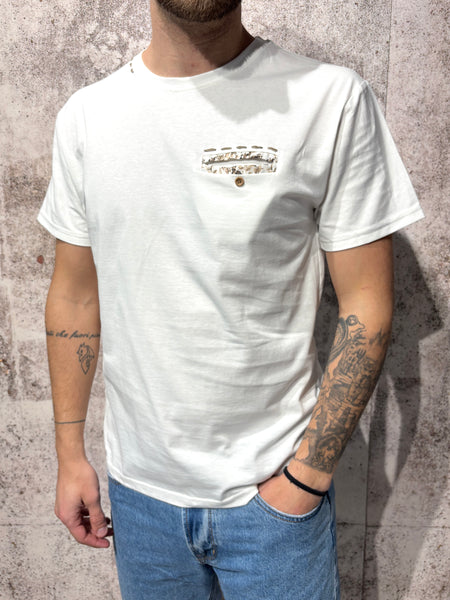 White T-shirt with embroidered inner pocket and patterned fabric