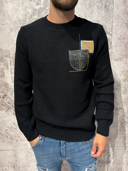 Maglione girocollo nero taschino/patch
