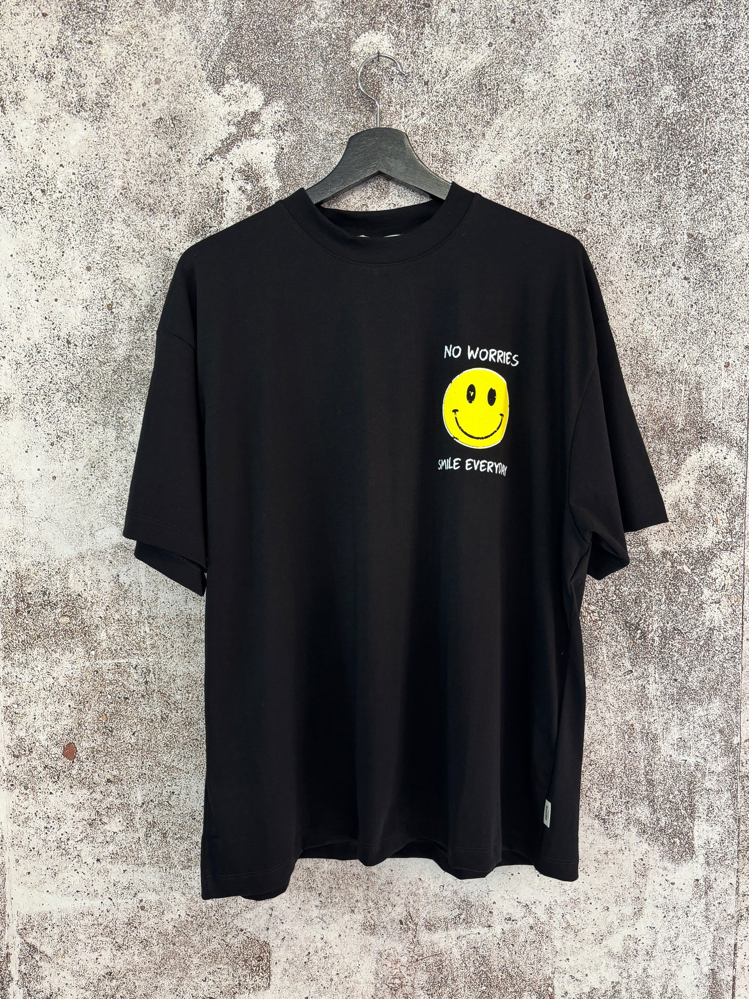 T-Shirt nera Smile