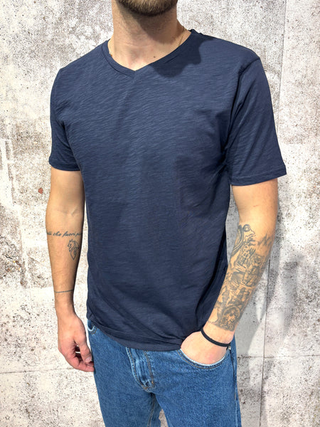 T-Shirt fiammata blu scollo V
