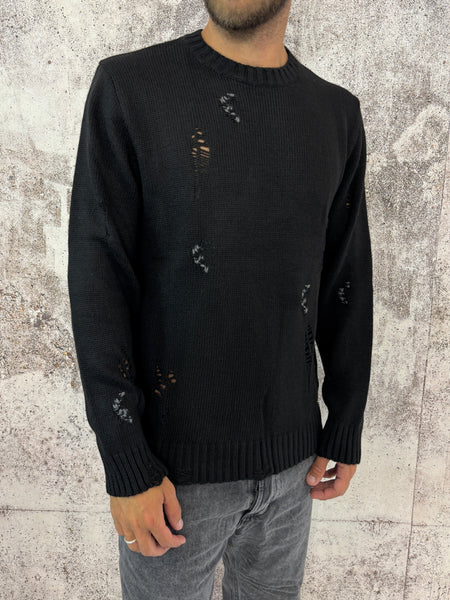 Maglione nero rotture e cuciture