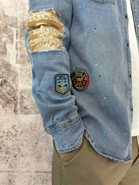 Camicia jeans con toppe e patch