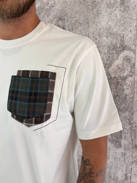 T-Shirt bianca doppia tasca scozzese
