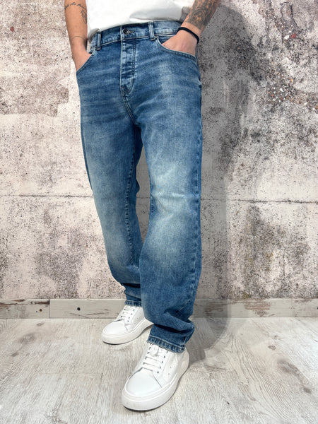 Jeans Straight Fit art. D20