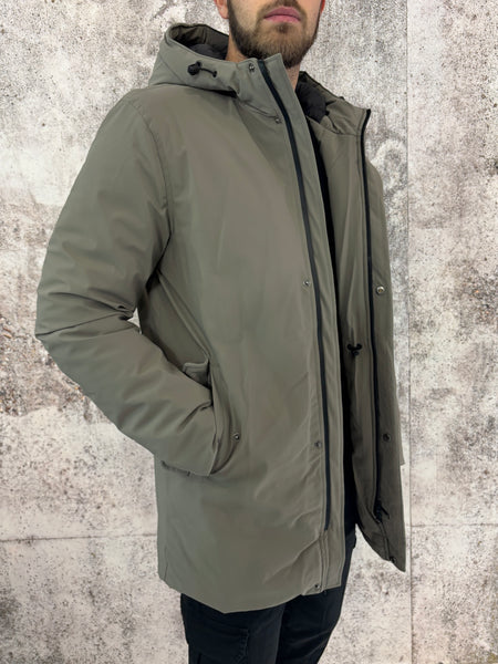 Giubbotto parka lungo col. Fango
