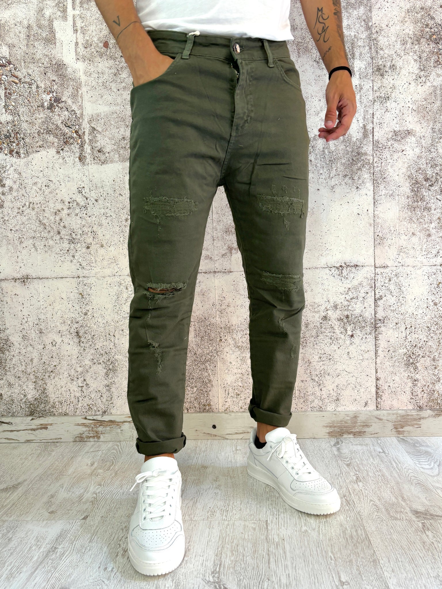 Jeans militare tapered fit con rotture