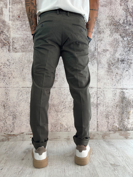Pantalone chino verde militare