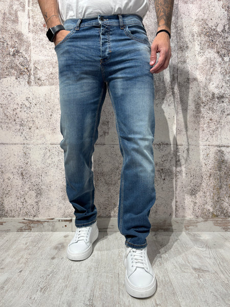 Jeans Regular Fit art. D28