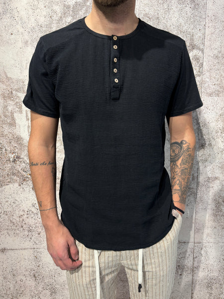 T-Shirt serafino nera misto lino