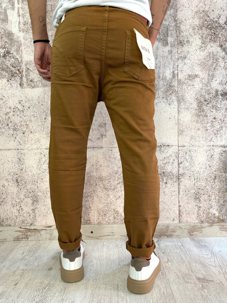 Jeans tabacco tapered fit con rotture