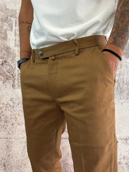 Pantalone chino tabacco