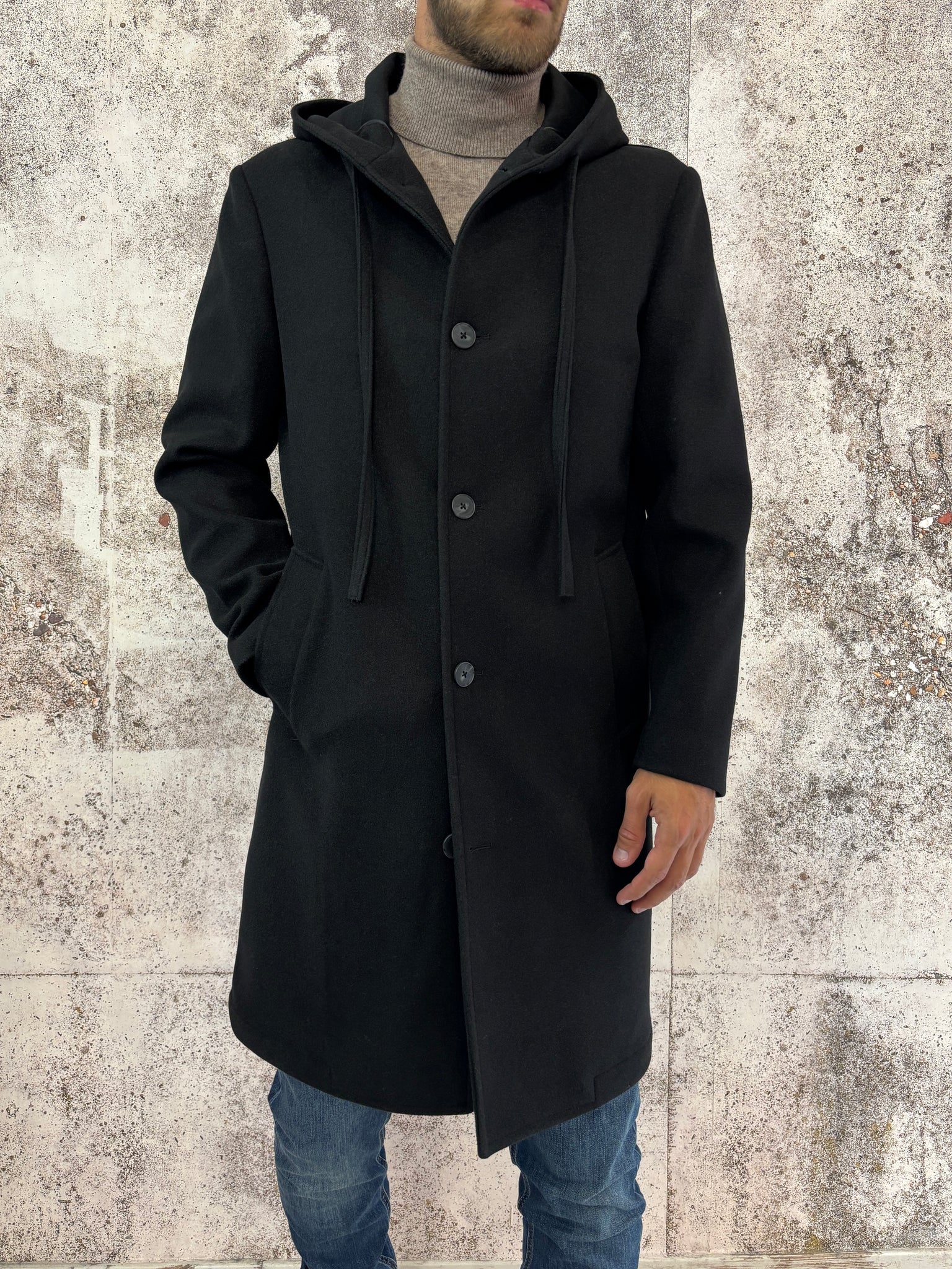 Cappotto nero modello Parka