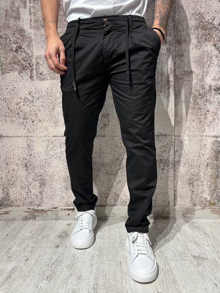 Pantalone chino nero con coulisse