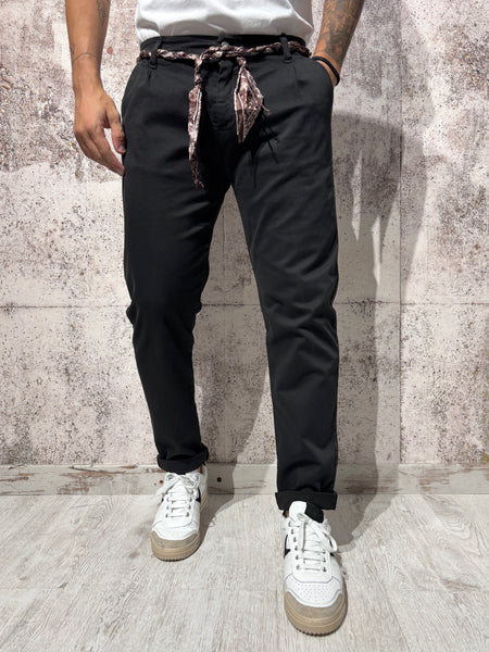 Pantalone chino con pince nero P61