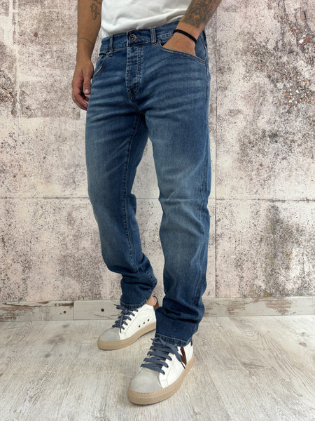 Jeans Regular Fit art. D09