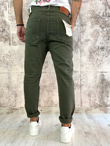 Jeans militare tapered fit con rotture