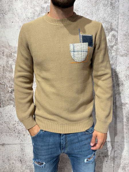 Maglione girocollo cammello taschino/patch