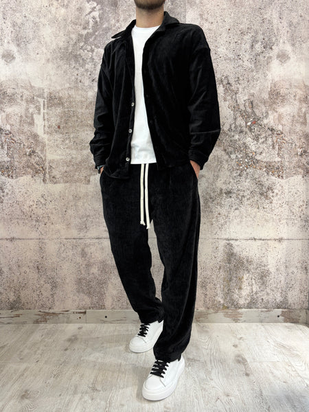 Completo ciniglia nero camicia/pantalone