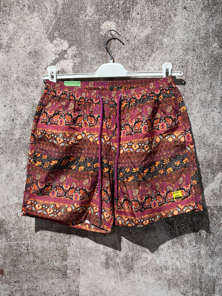 Costume etnico bordeaux