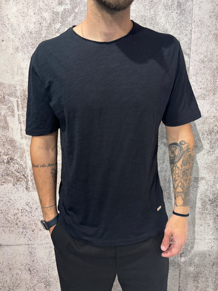 T-Shirt nera fiammata