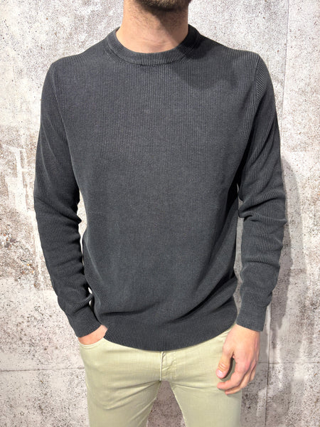 Maglioncino costine nero