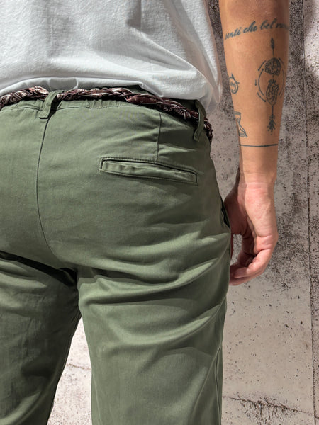 Pantalone chino con pince verdone P61