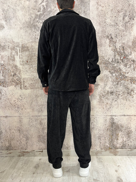 Completo ciniglia nero camicia/pantalone