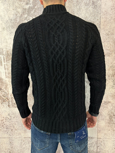 Maglione trecce collo alto nero