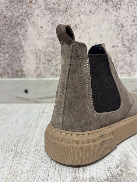 Stivaletto Beatles sport camoscio tortora