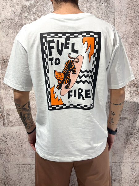 T-Shirt bianca fuel to fire