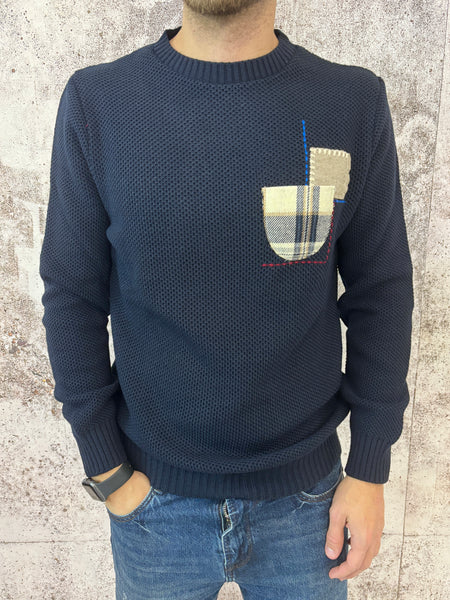 Maglione blu taschino e toppa