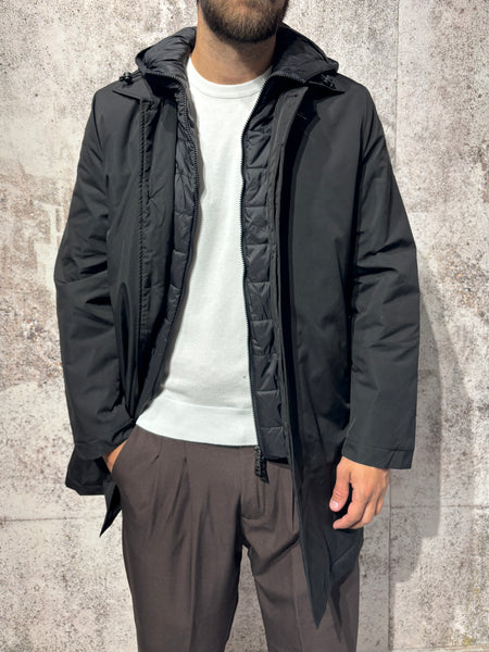 Trench con cappuccio nero