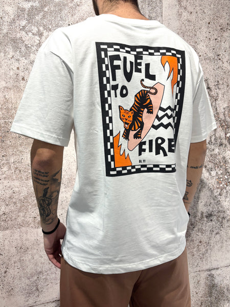 T-Shirt bianca fuel to fire