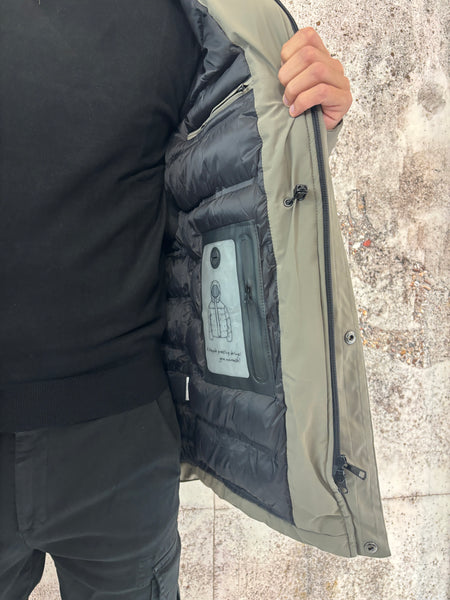 Giubbotto parka lungo col. Fango