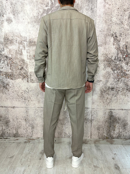 Completo camicia/pantalone beige