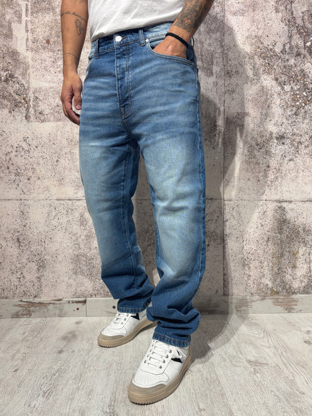 Jeans Straight Fit art. D18