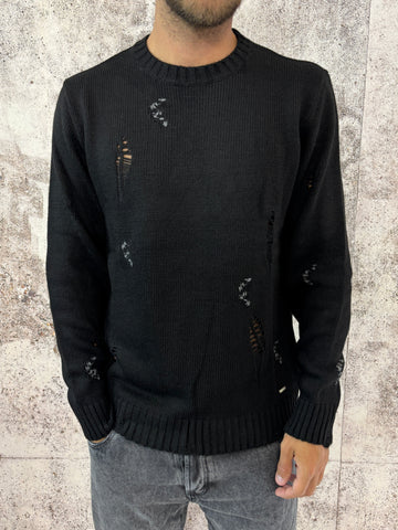 Maglione nero rotture e cuciture