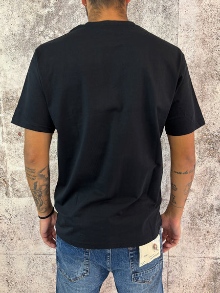 T-Shirt nera taschino velluto