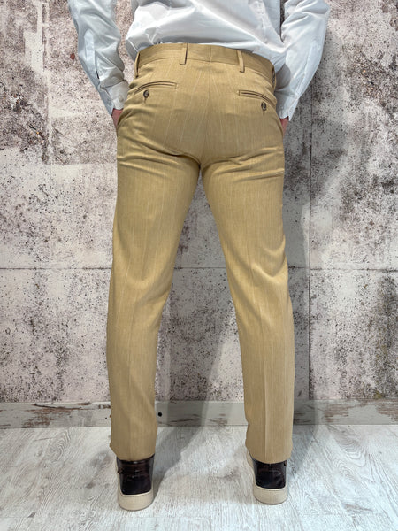 Abito gessato cammello