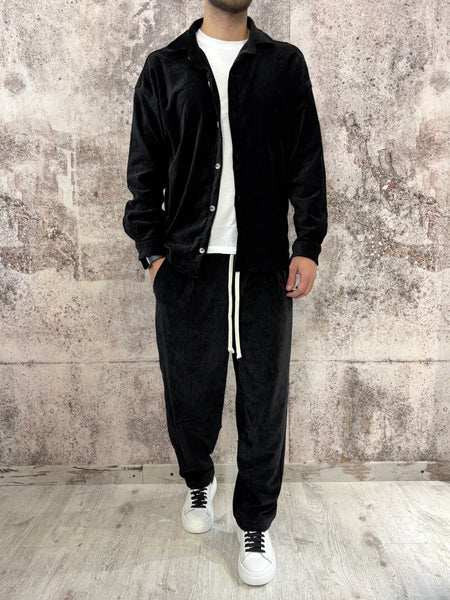 Completo ciniglia nero camicia/pantalone