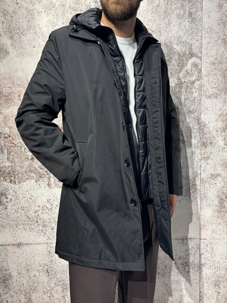 Trench con cappuccio nero