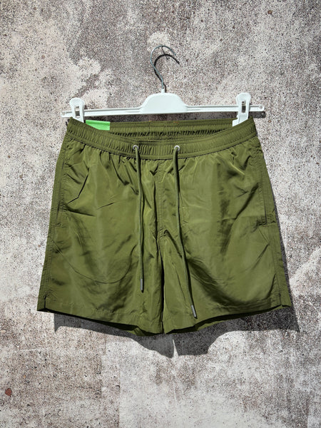 Costume verde militare