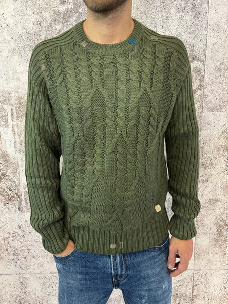 Maglione verdone trecce e ricami