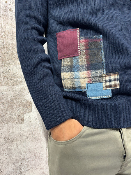 Maglione girocollo blu multipatch