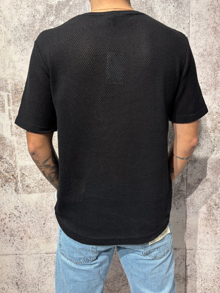T-Shirt in maglia nera traforata